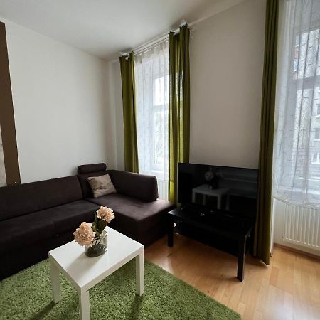 וינה Cozy 2-Room Apartment מראה חיצוני תמונה