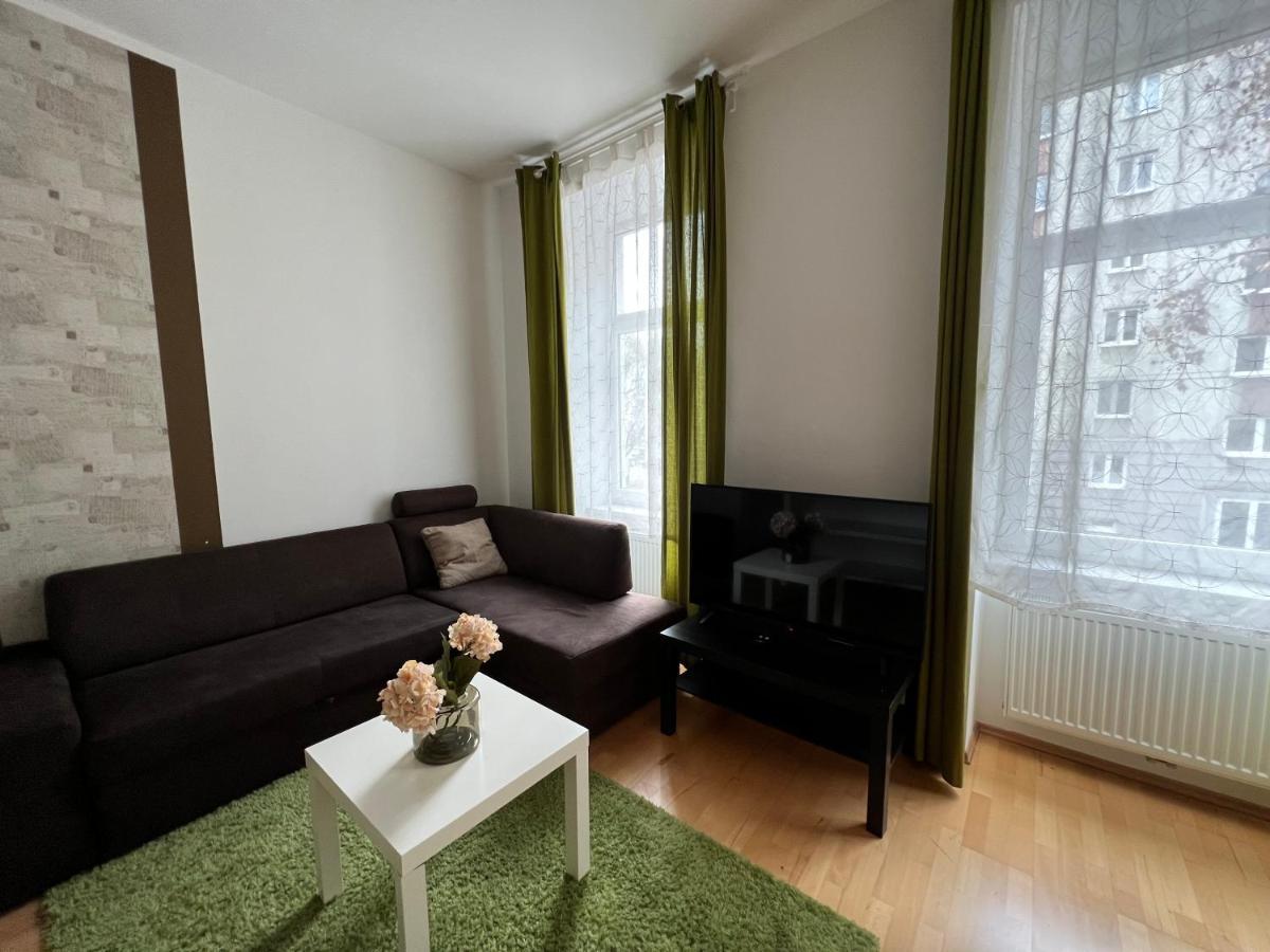 וינה Cozy 2-Room Apartment מראה חיצוני תמונה
