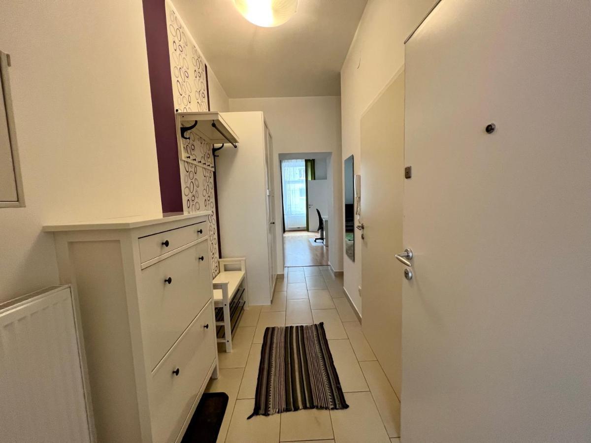 וינה Cozy 2-Room Apartment מראה חיצוני תמונה