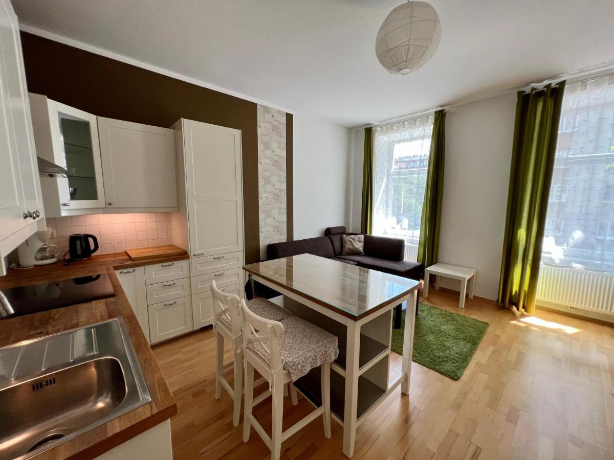 וינה Cozy 2-Room Apartment מראה חיצוני תמונה